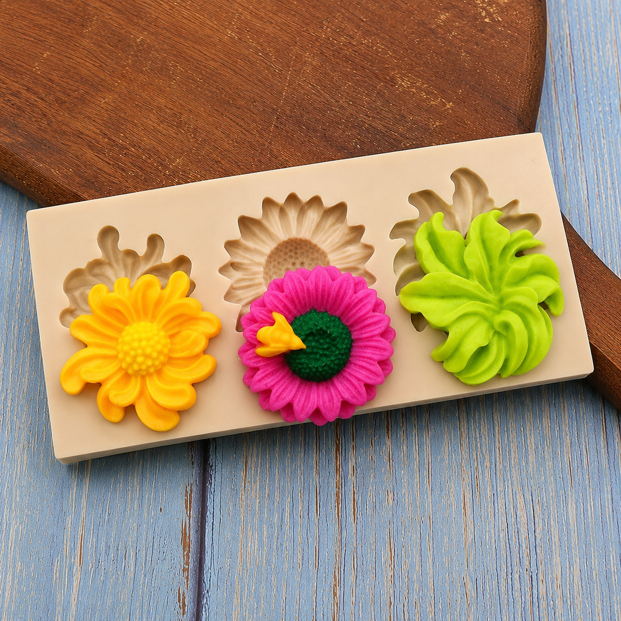 Daisy, Sunflower, &amp; Swirl Flower Bee - Silicone Mold