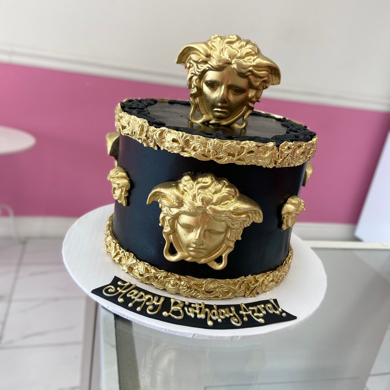 Versace cake - Decorated Cake by miracles_ensucre - CakesDecor